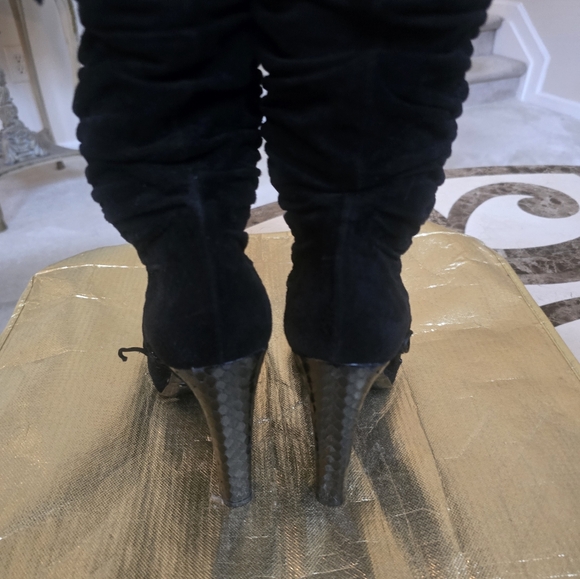 Black Gucci suede boots with side bow. Size 8 - Picture 3 of 5